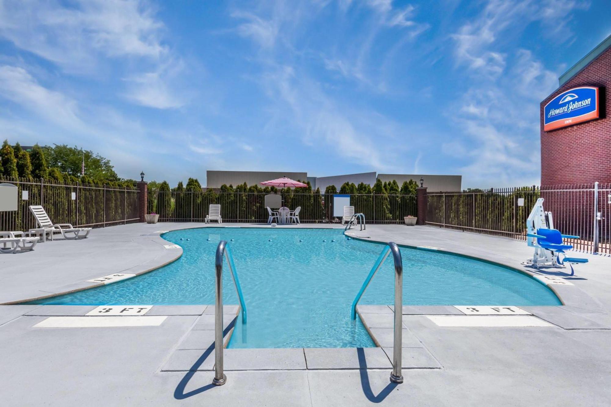 Howard Johnson By Wyndham Evansville East Exterior foto